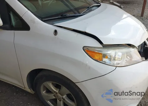 2014 Toyota Sienna Le V6 8 Passenger z USA, uszkodzony, nr VIN 5TDKK3DC6ES508311